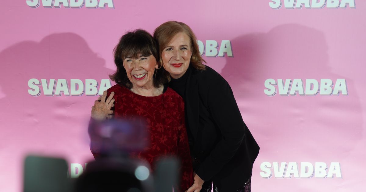 Održana premijera filma "Svadba" u krcatom Sava Centru: Ovacije za ekipu, za publiku je priređeno iznenađenje