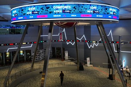 Asian shares mostly fall and gold jumps more than 4% after the Fed keeps rates unchanged