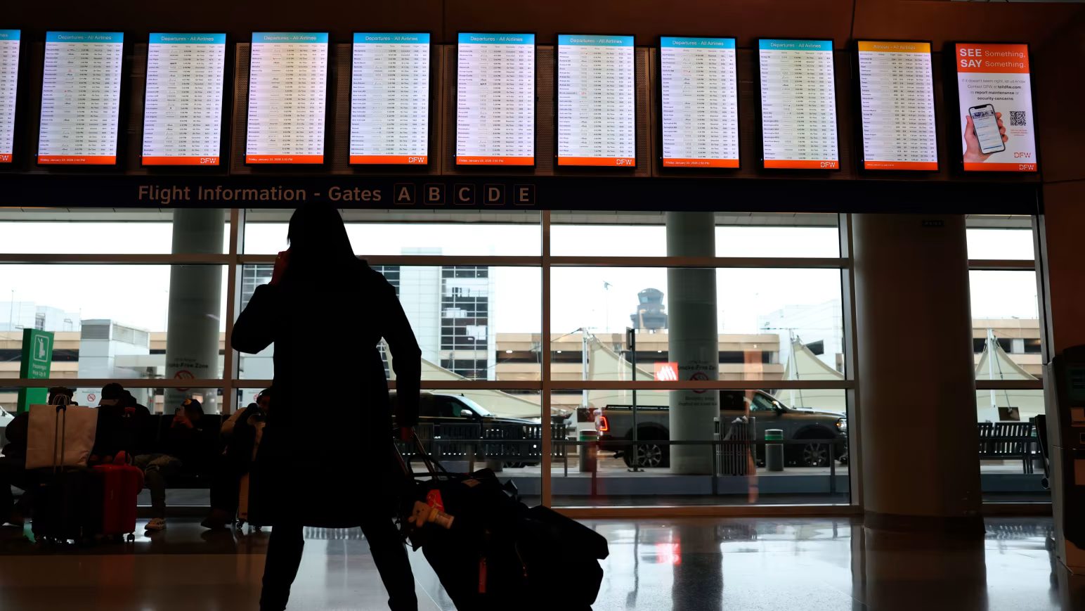 Millones de viajeros podrían dejar de visitar EEUU si se implementa la nueva política de redes sociales
