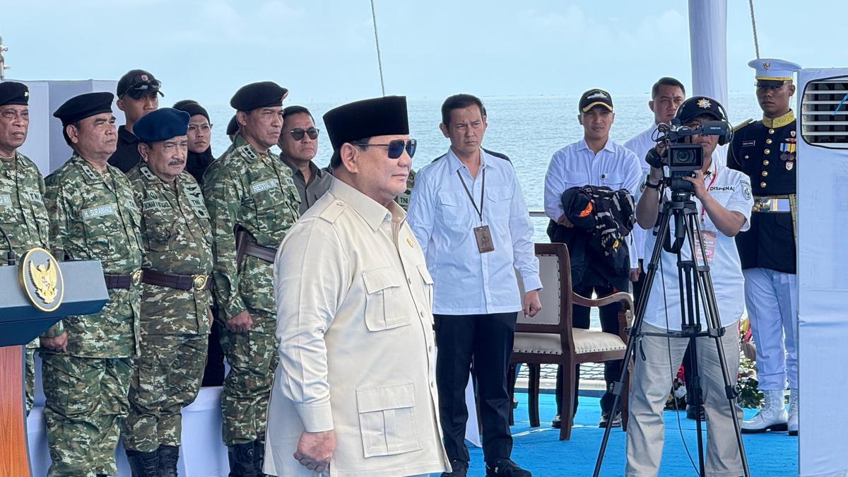 Dari Teluk Jakarta, Prabowo Saksikan Parade Kapal Perang Jelang HUT ke-80 TNI