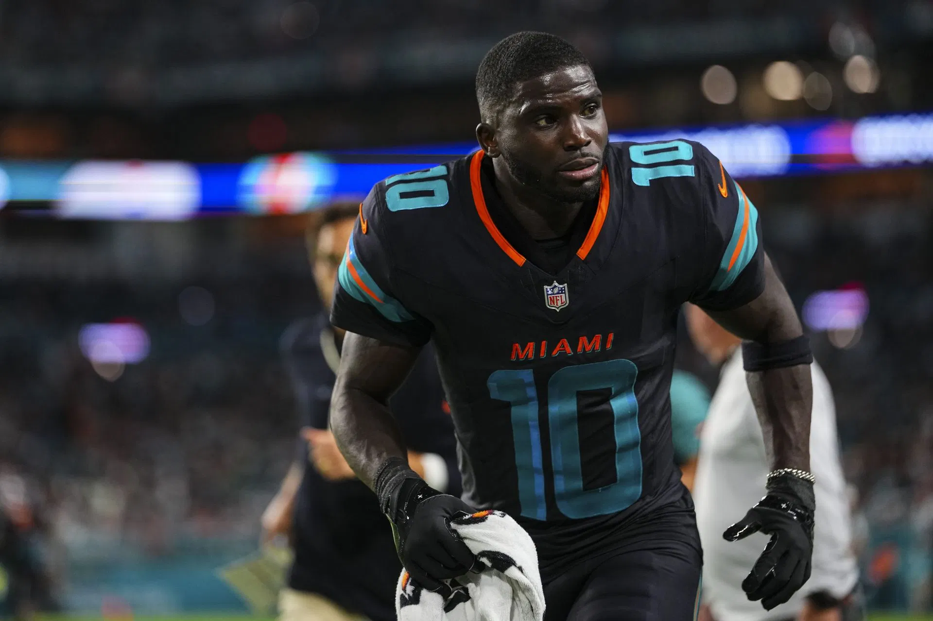 Dolphins HC Mike McDaniel reveals Tyreek Hill returns to the team's facility 4 days after suffering a season-ending injury