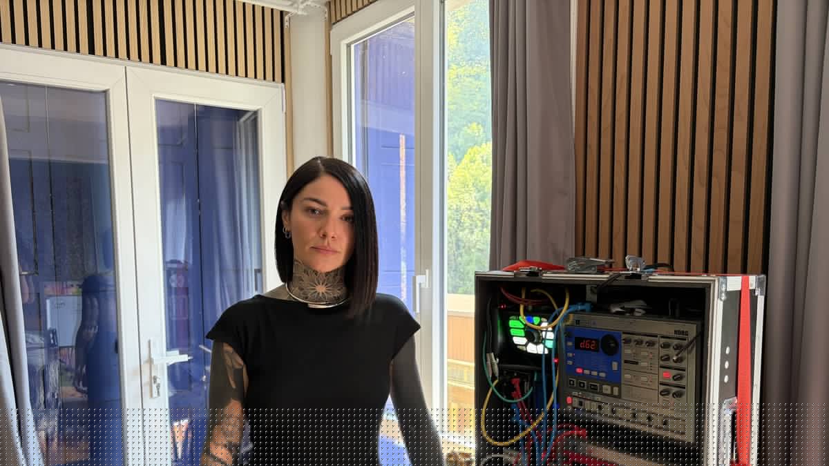 "Je me réveille c’est musique, je mange c’est musique, je dors c’est musique" : Mël Rose, une artiste féminine qui fait rayonner la techno