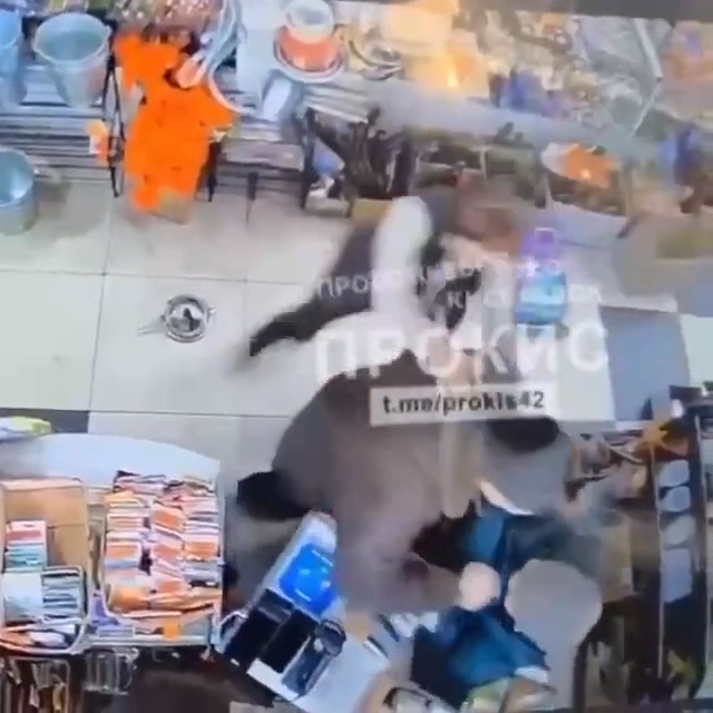 In Kemerovo, Russia, a man stabbed a pensioner in a store: “That’s it, I go to the SVO! Creatures #banye! Christ is Risen!”. VIDEO