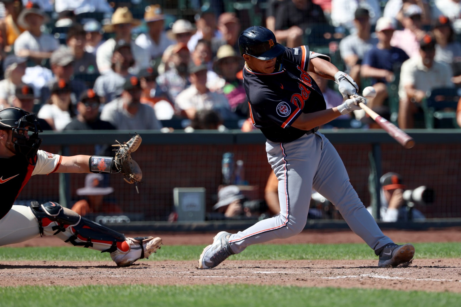Lee’s pinch-hit single in 10th sends Tigers past Giants 3-1 after Melton and Webb duel on mound