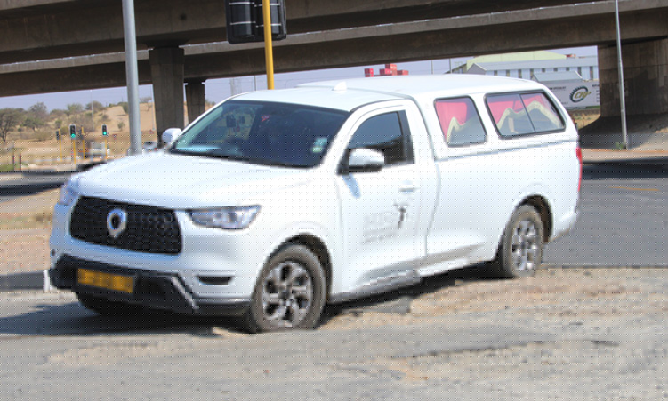 N$381m Windhoek road cracks before handover
