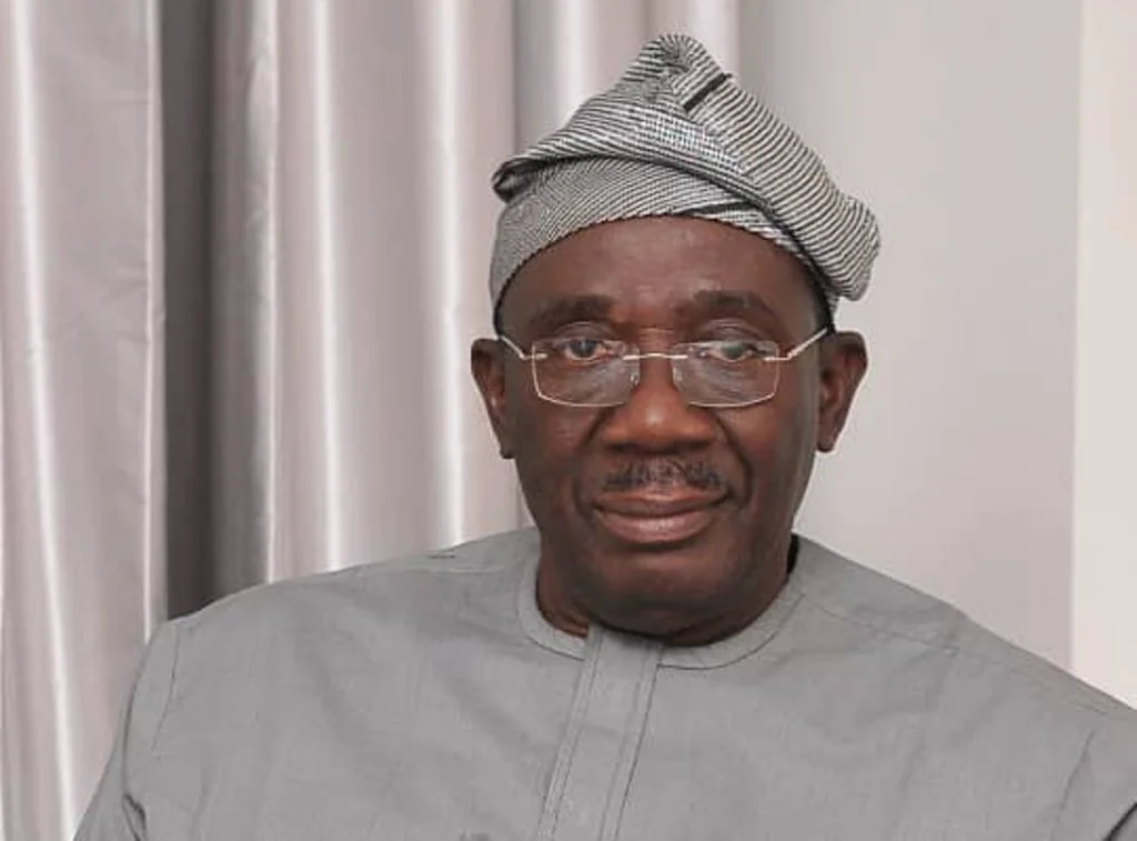Comment on Senator Fadahunsi arrives Osun Police HQ by OC