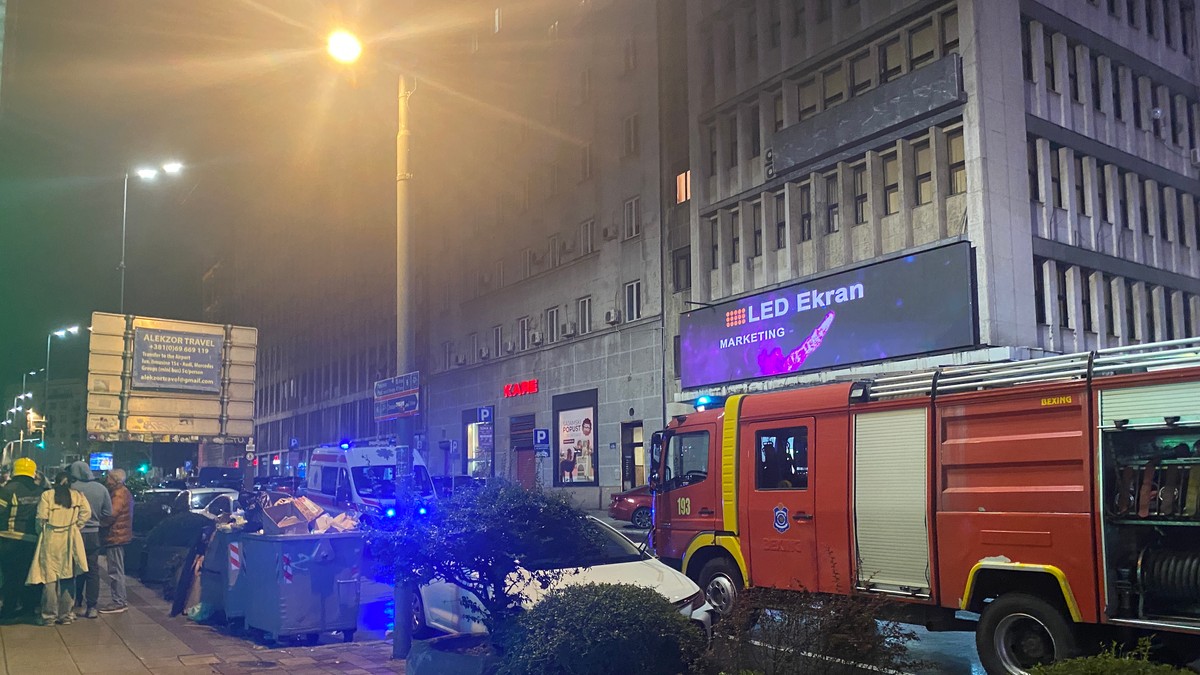 Osoba pronađena u stanu ne daje znake života: Detalji stravične eksplozije u Kosovskoj: "Mislili smo da je pucnjava, zaključali smo se od straha!" (foto, video)