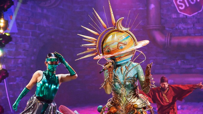 Who’s Galaxy Girl on The Masked Singer? We’re Convinced They’re This Popular 2000s Singer