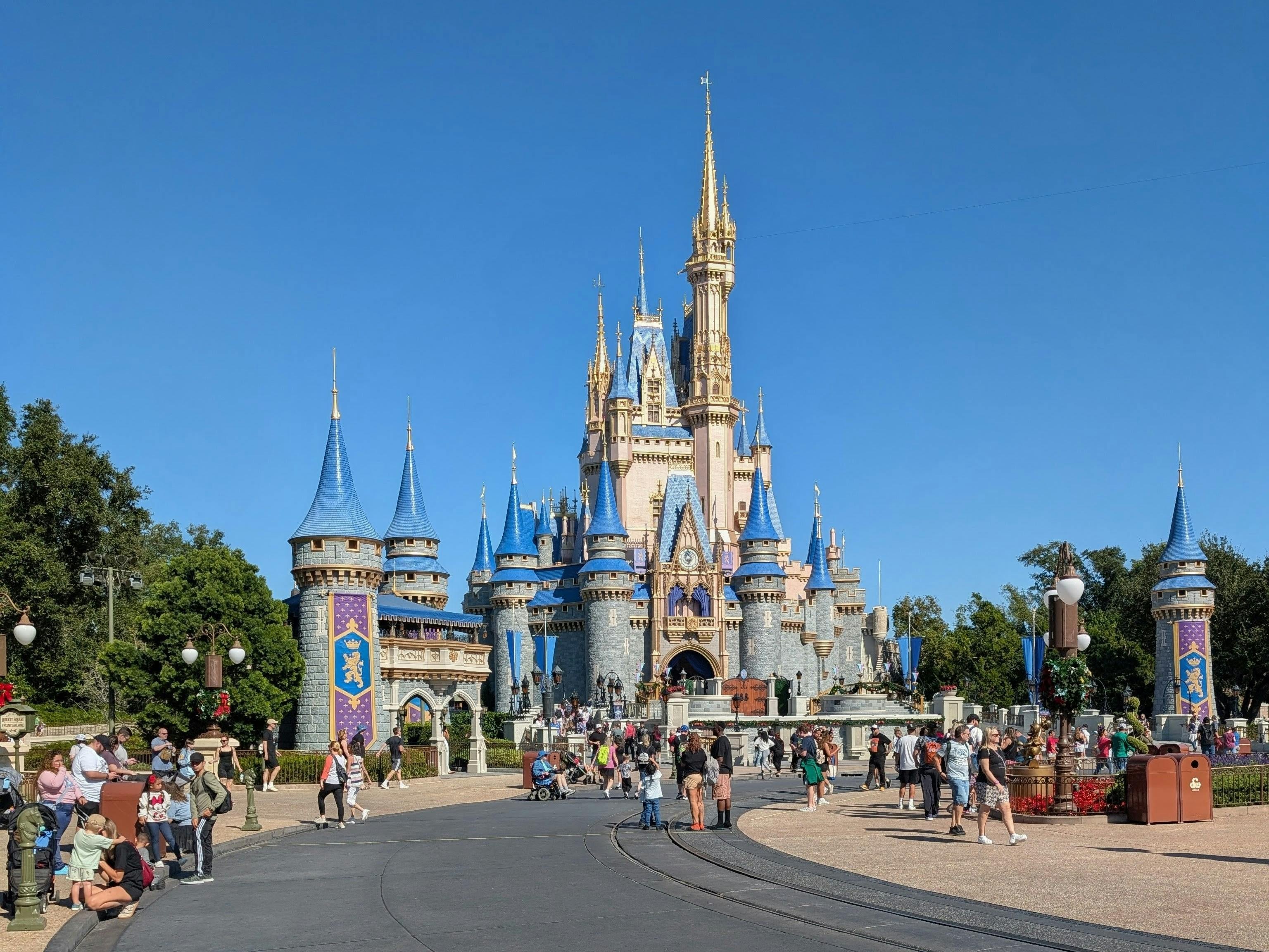 Onda de frio extremo nos EUA fecha parques aquáticos da Disneylândia e da Universal em Orlando