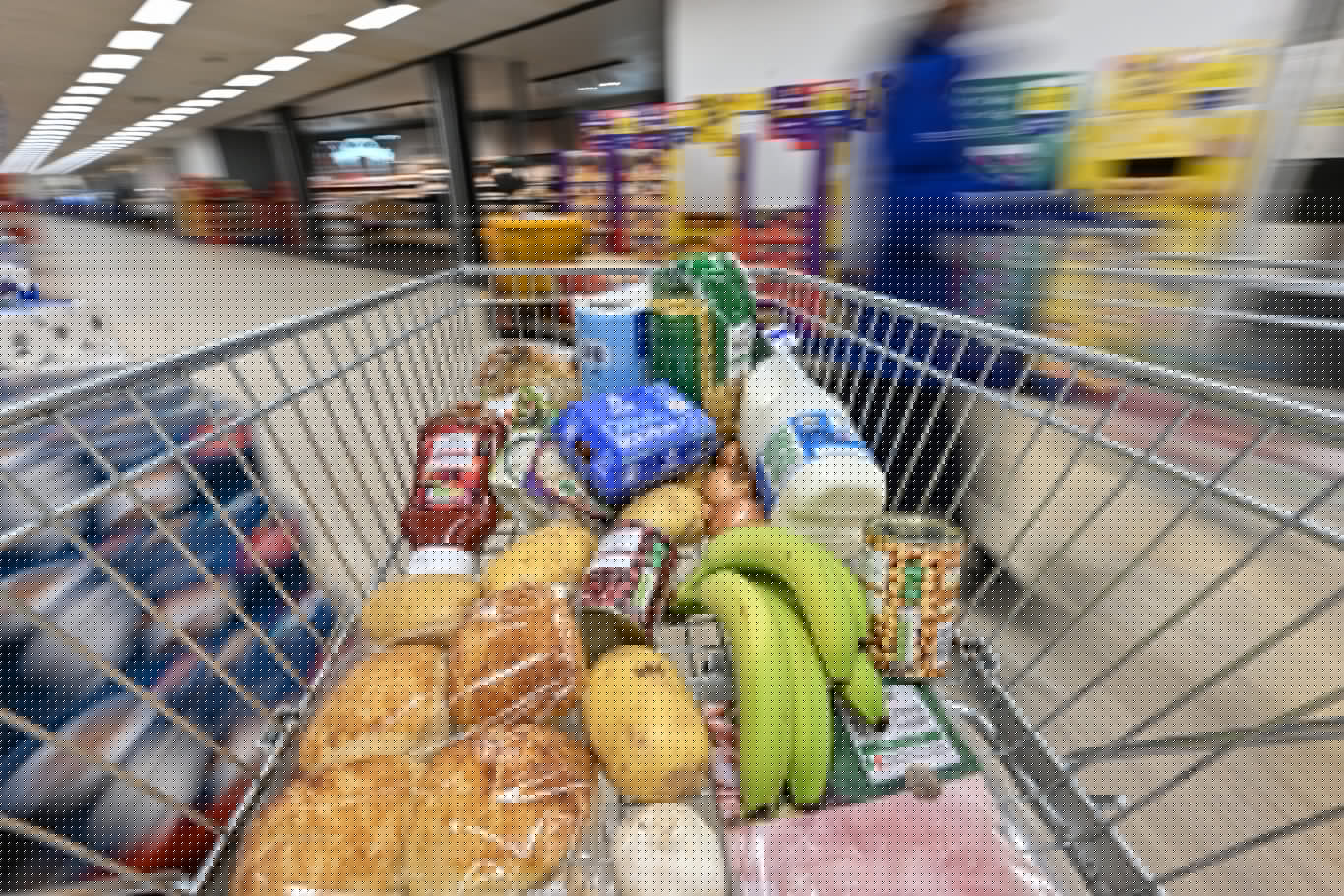 Óriási meglepetést okoztak a hazai árak, évtizedes mélyponton az infláció