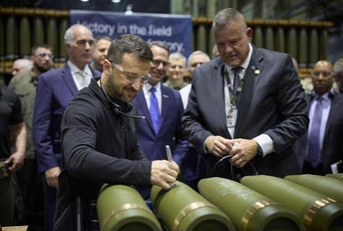 Il miraggio dei Patriot. Zelenski pensa di risolvere la tragedia della guerra con altre armi. Mentre questa aggravano semplicemente la situazione e incentivano nuove ruberie (A. Puccio)