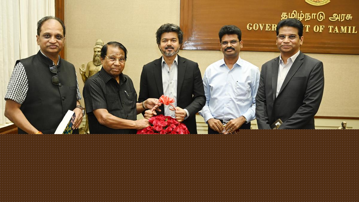 VIT Chancellor Viswanathan calls on CM Vijay