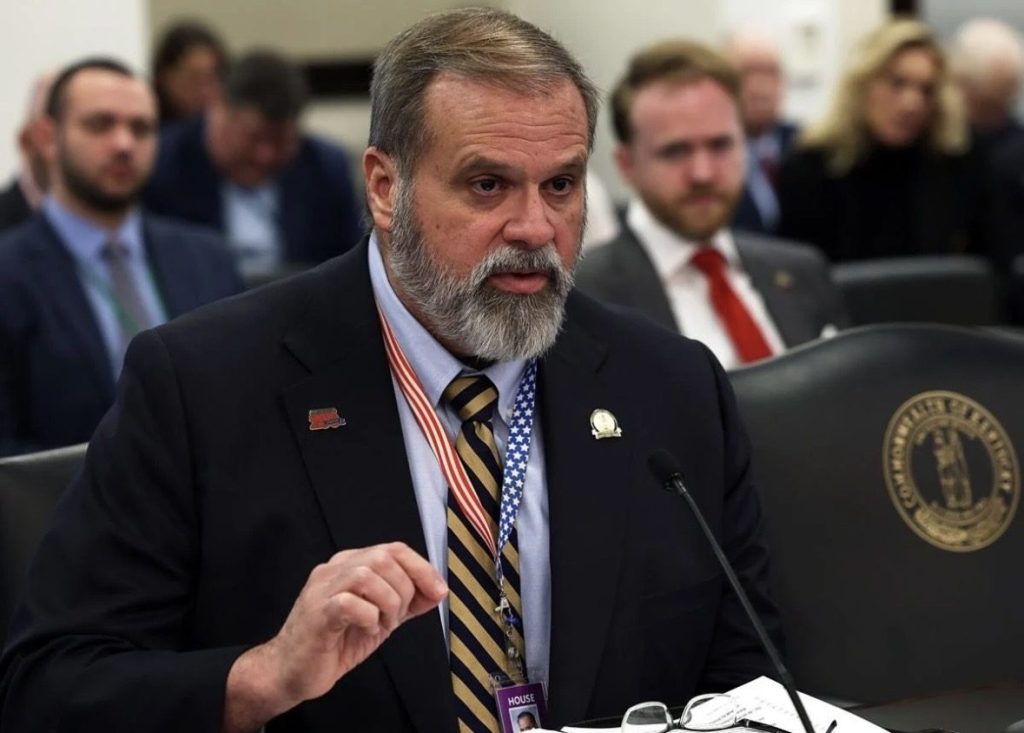 Lawmaker files bill requiring citizenship status on driver’s licenses, personal identification cards