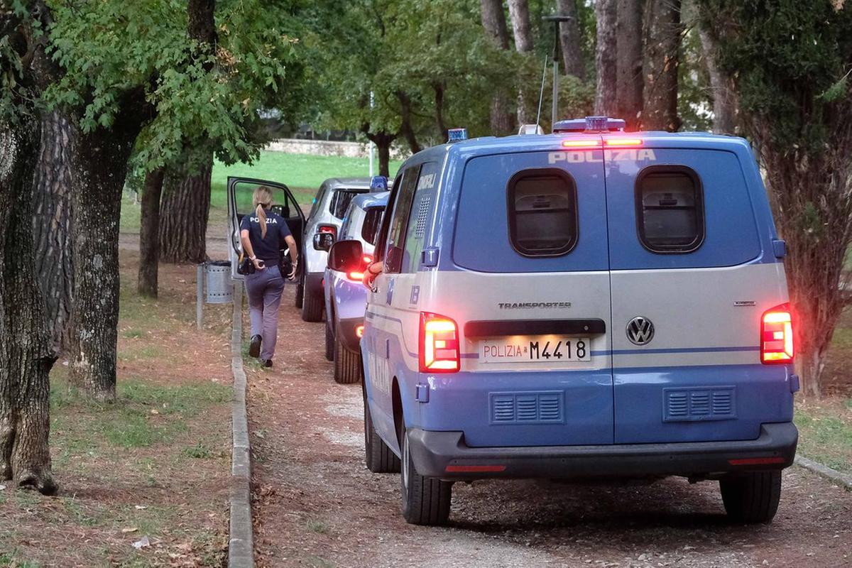 Al Pionta con un mitra. È panico: denunciato per procurato allarme