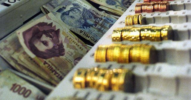 Apre un cassetto chiuso da oltre cinquant’anni e trova un tesoro da 110 mila euro: “Nessuno in famiglia era a conoscenza di quei vecchi libretti di risparmio”