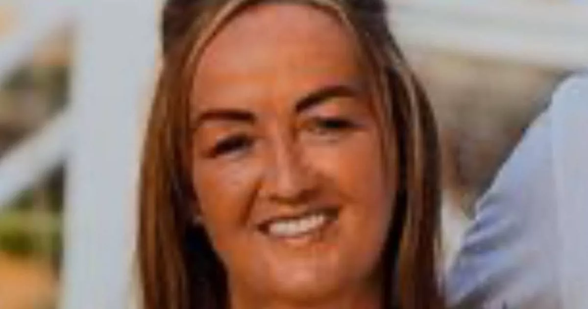 Irish woman fatally electrocuted after holding cell phone in bath tub