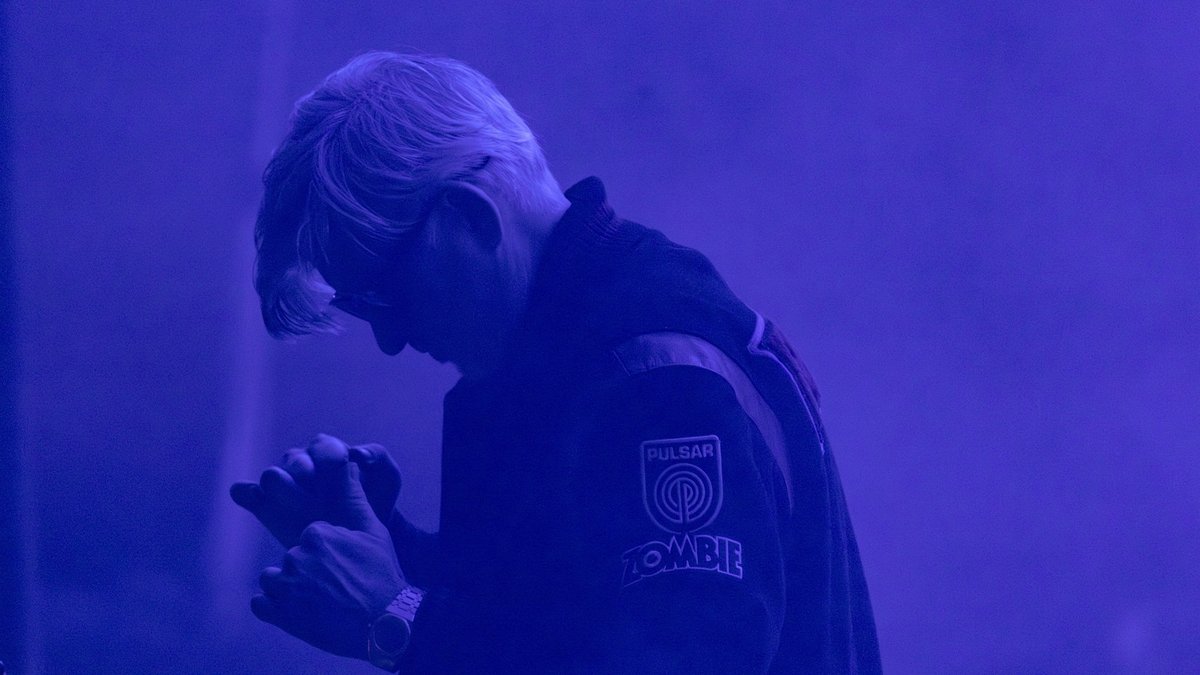 Le DJ français Kavinsky retrouvé mort chez lui à Paris après un possible AVC, Emmanuel Macron rend hommage à une "fierté française pour toujours"