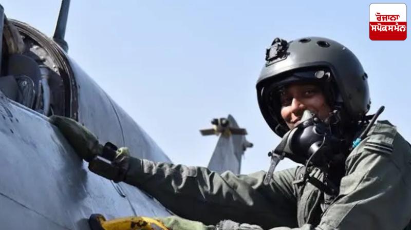 Squadron Leader Bhawana Kanth Becomes India's First Top Gun