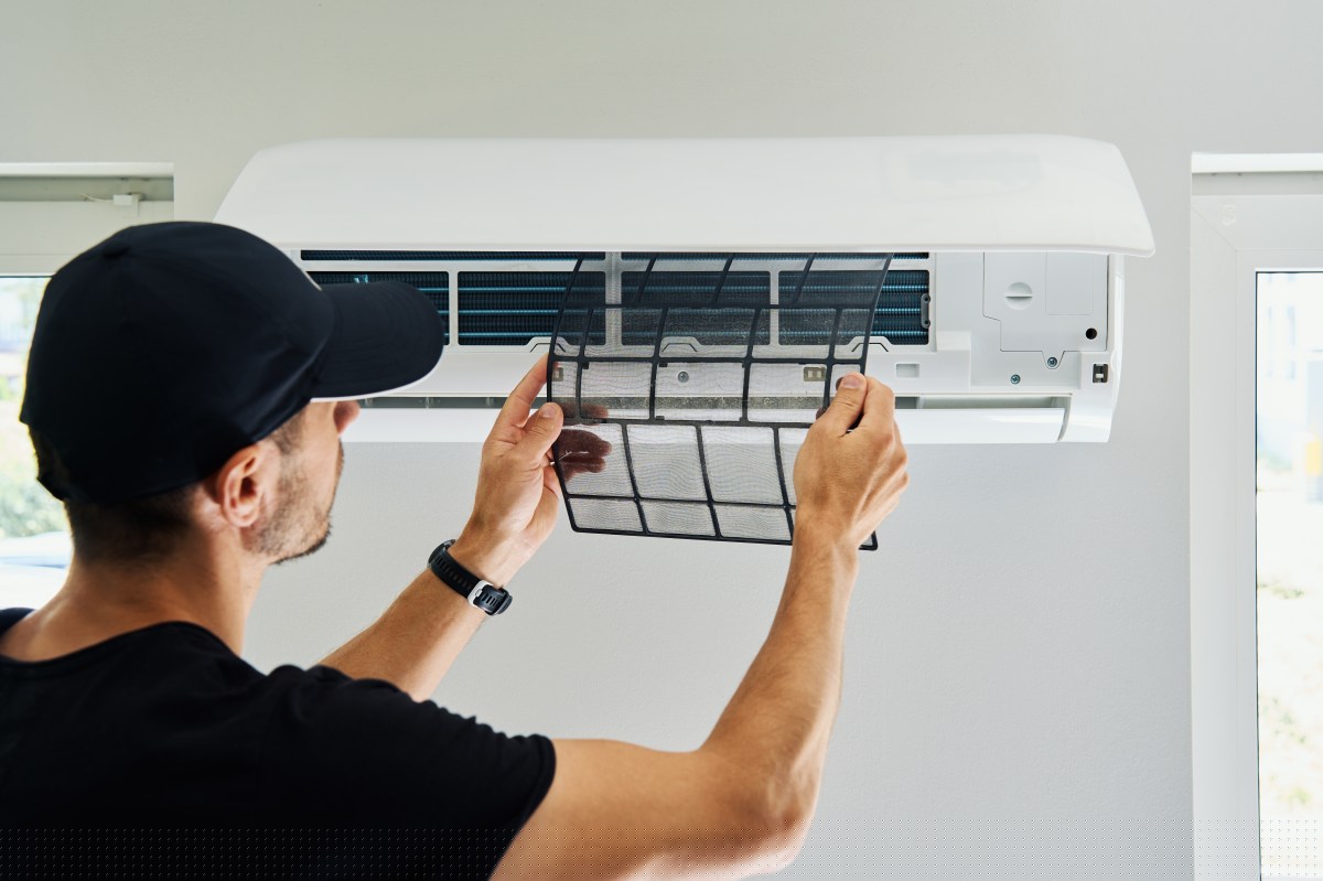 Ola de calor: cómo limpiar un aire acondicionado para que funcione bien