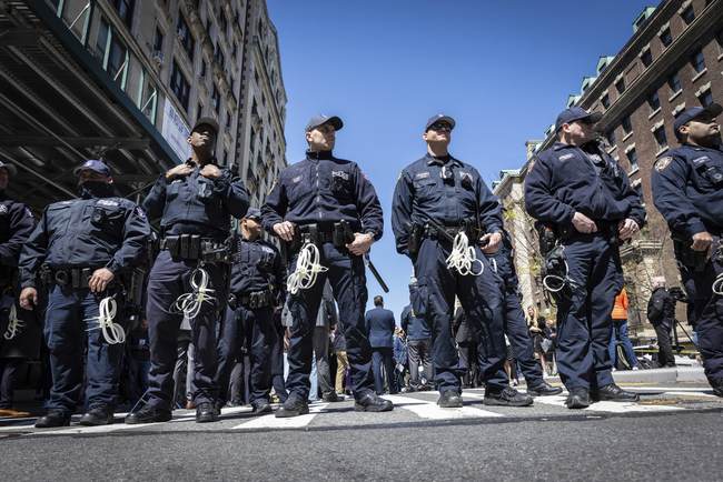 Mamdani Calls for Disbanding the NYPD Protest Response Unit After the Arrest of Anti-ICE Protesters