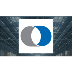 Analyzing Hillman Solutions (NASDAQ:HLMN) & United Rentals (NYSE:URI)