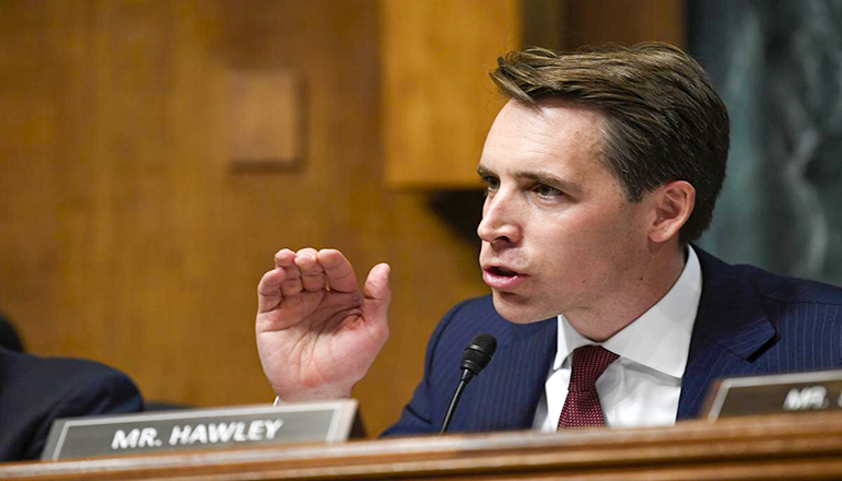 Hawley presses airline CEOs on baggage fees and unfair seat charges