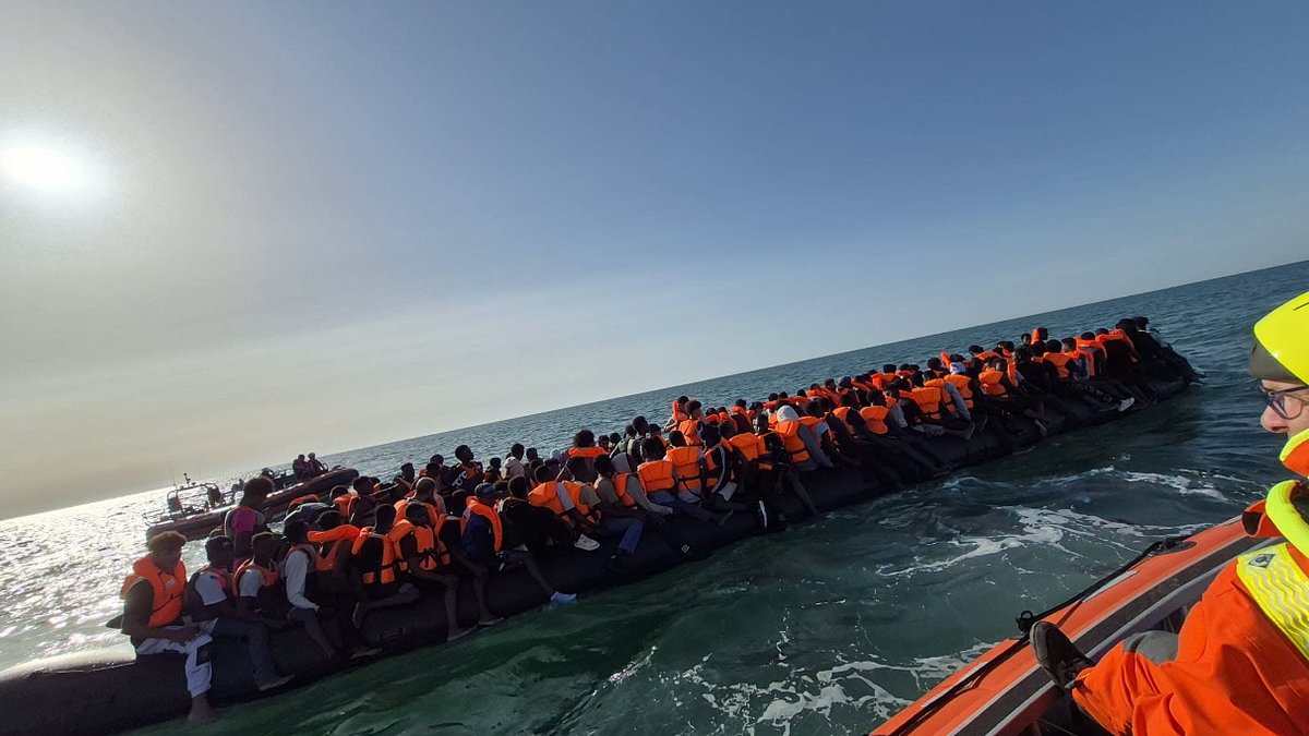 POLL OF THE DAY: Should the UK make France do more to solve the small boats crisis?