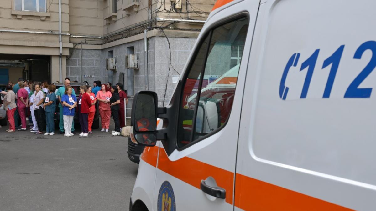 Paradoxul românesc în sănătate: Cât mai rezistă Asigurările? Cristian Vlădescu și Cristian Toma, dezbatere la DCNews