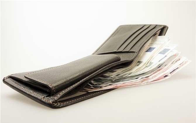 Slováci v Česku vydělávají více než Češi, Ukrajinci o pětinu méně. Samotný pas však rozdíly nevysvětluje
