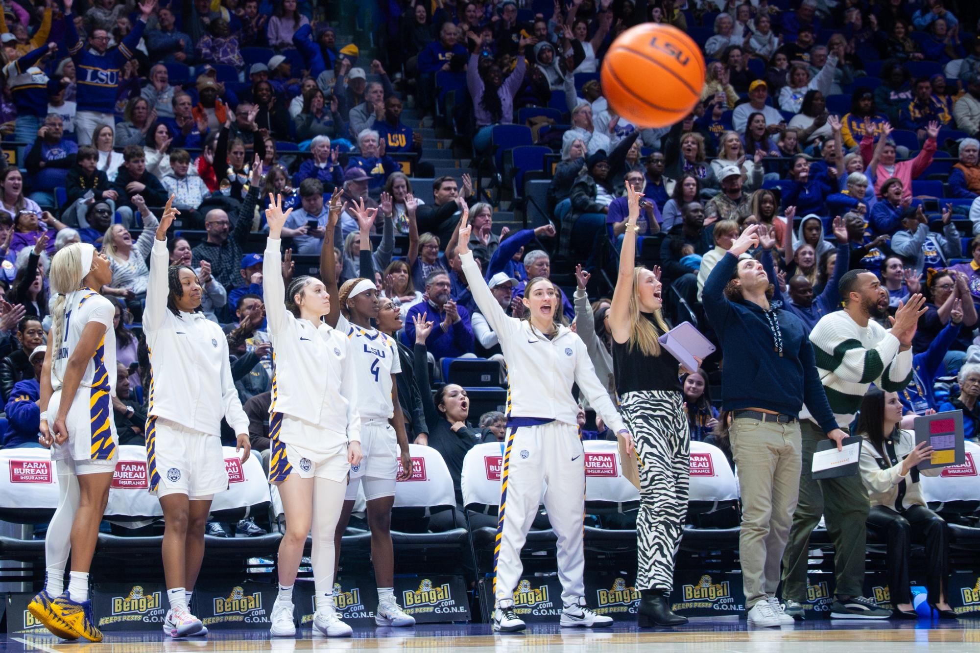LSU women’s basketball clamps down defensively after rough first half to beat Arkansas