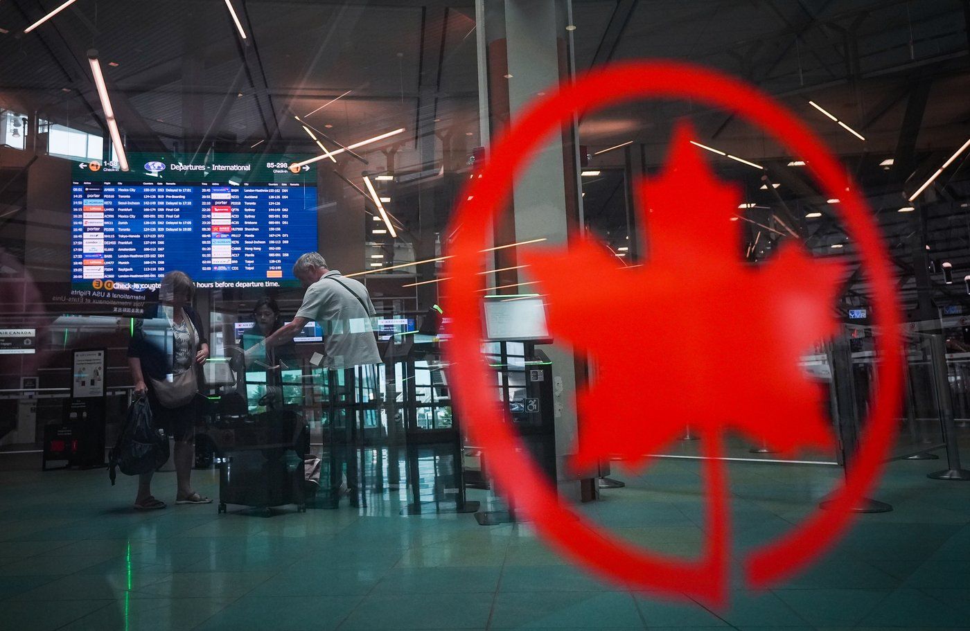 Air Canada and Unifor begin contract talks for the airline’s customer service agents