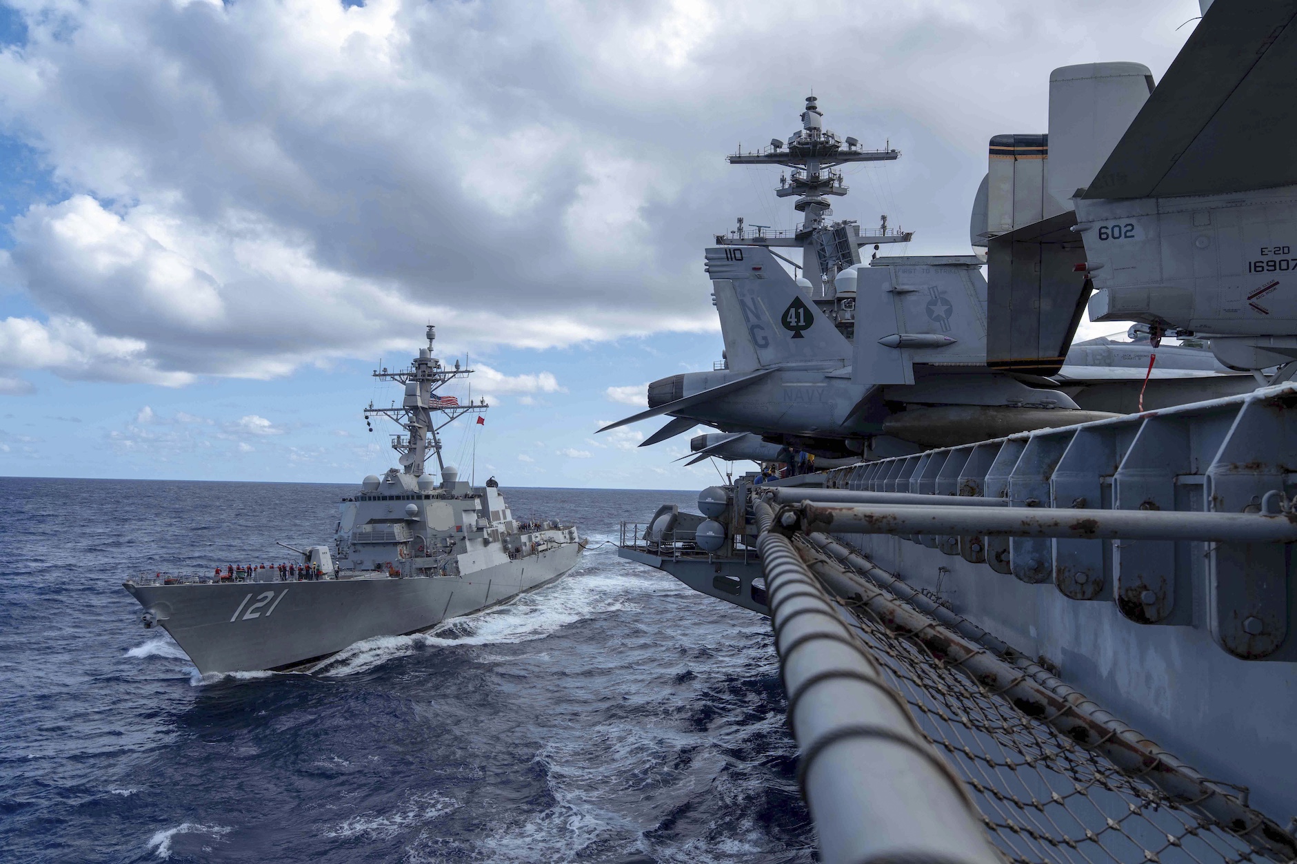 Iran i krydsfeltet for USA’s hangarskibe