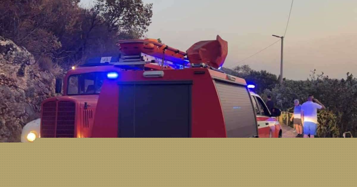 DRAMA KOD HERCEG NOVOG: Plamen se približio kućama u Bijeli, meštani u strahu, naselja bez struje!