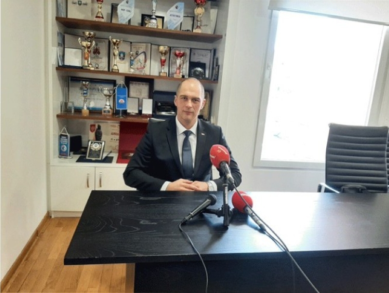Perišić nastavlja da dijeli stotine hiljada maraka „Megavisionu“