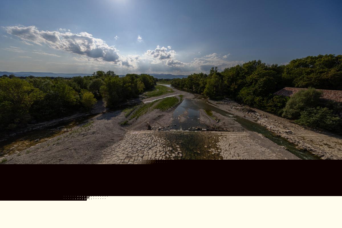Sécheresse : « Nous n’avons jamais observé cela en France », pourquoi les stocks d’eau accumulés en hiver ne suffisent plus cet été ?