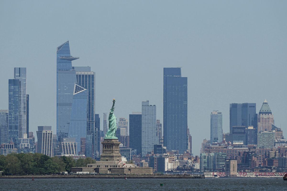 Boat capsizes in New York Harbor, woman and 5-month-old baby die