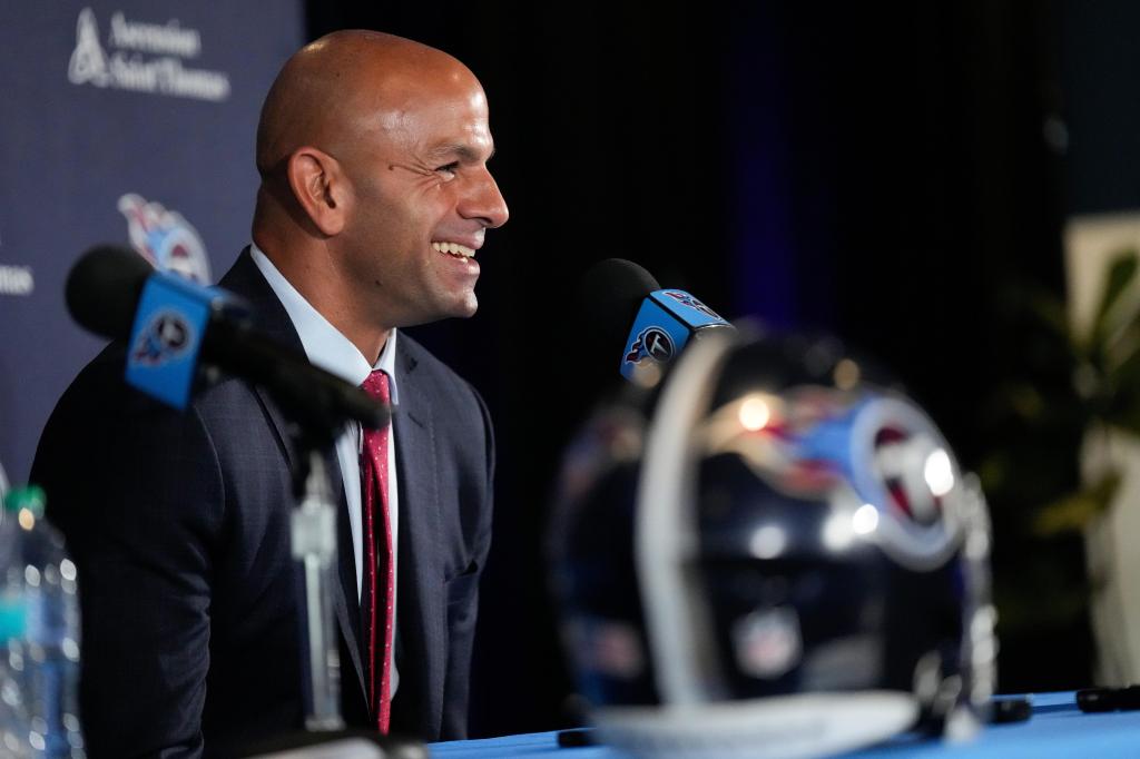 Nuevo entrenador de Titans Robert Saleh quiere demostrar lo aprendido tras dirigir a Jets