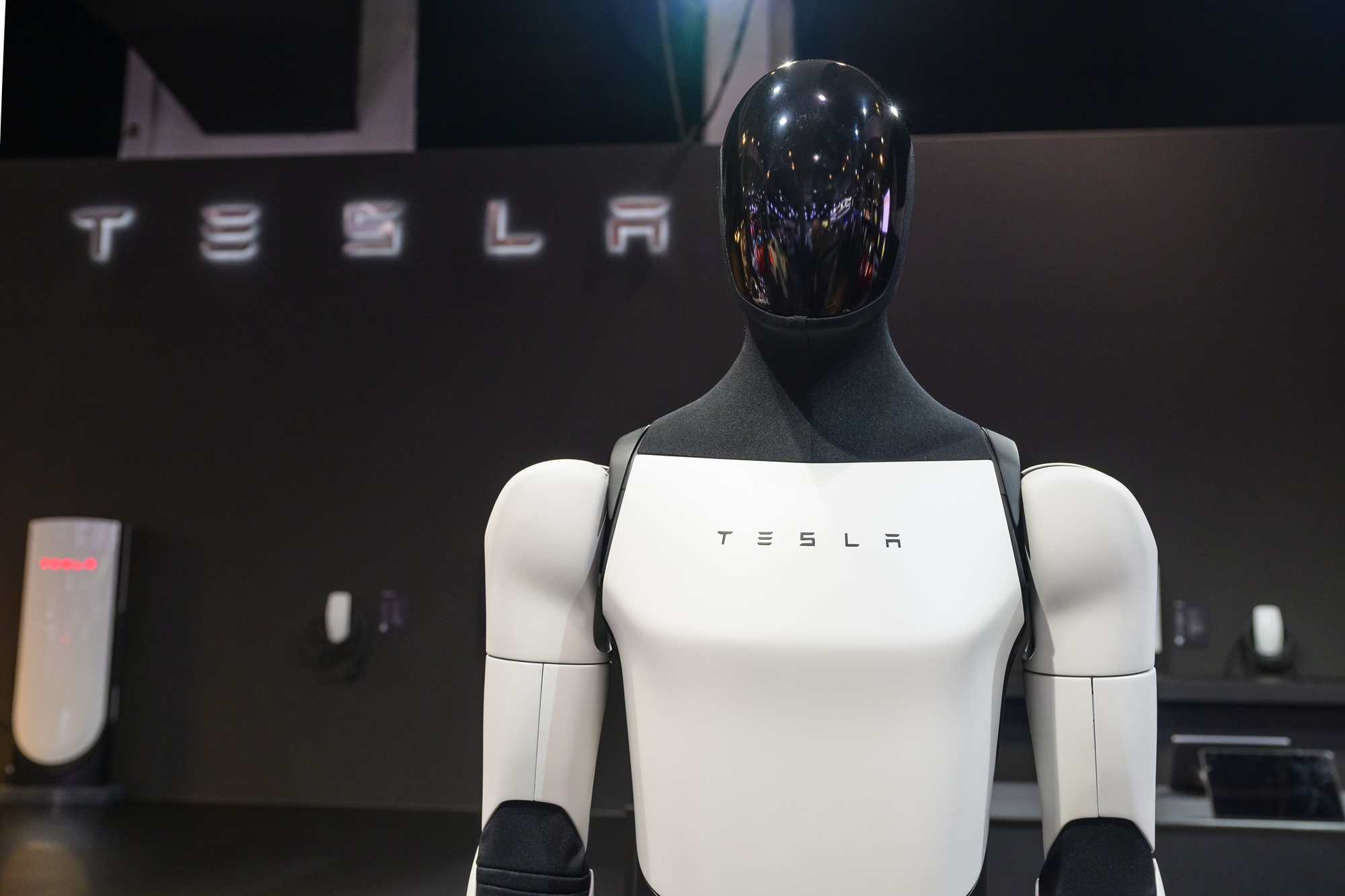 Fremont Ready to Wave Goodbye to Tesla Models S and X, Welcome Its New Robot Overlords