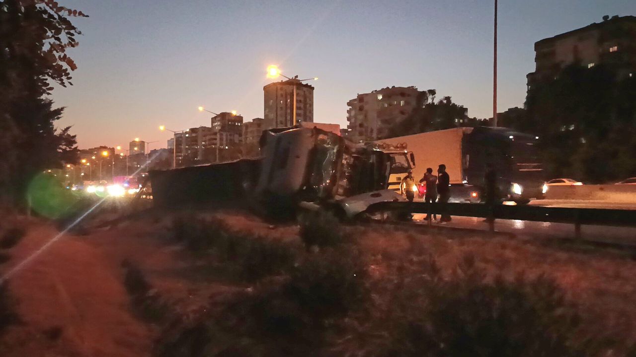 Adana'da 4 aracın karıştığı zincirleme kaza; 3 yaralı