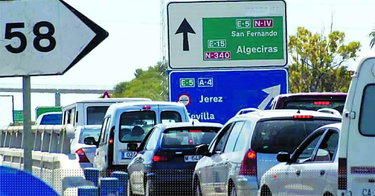 Fomento pide a Óscar Puente una reunión "urgente" para frenar los atascos en la AP-4