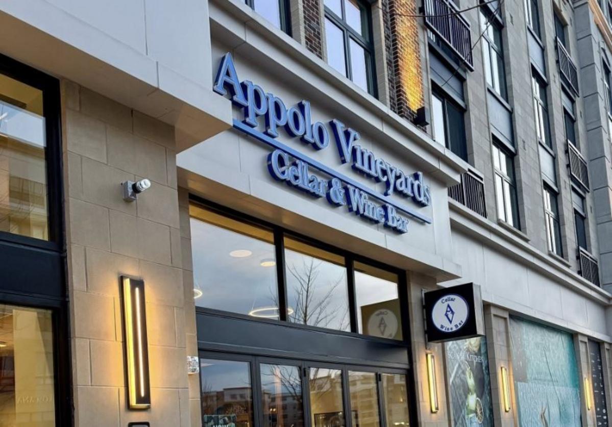 New Organic Wine Bar Now Open in Salem, New Hampshire