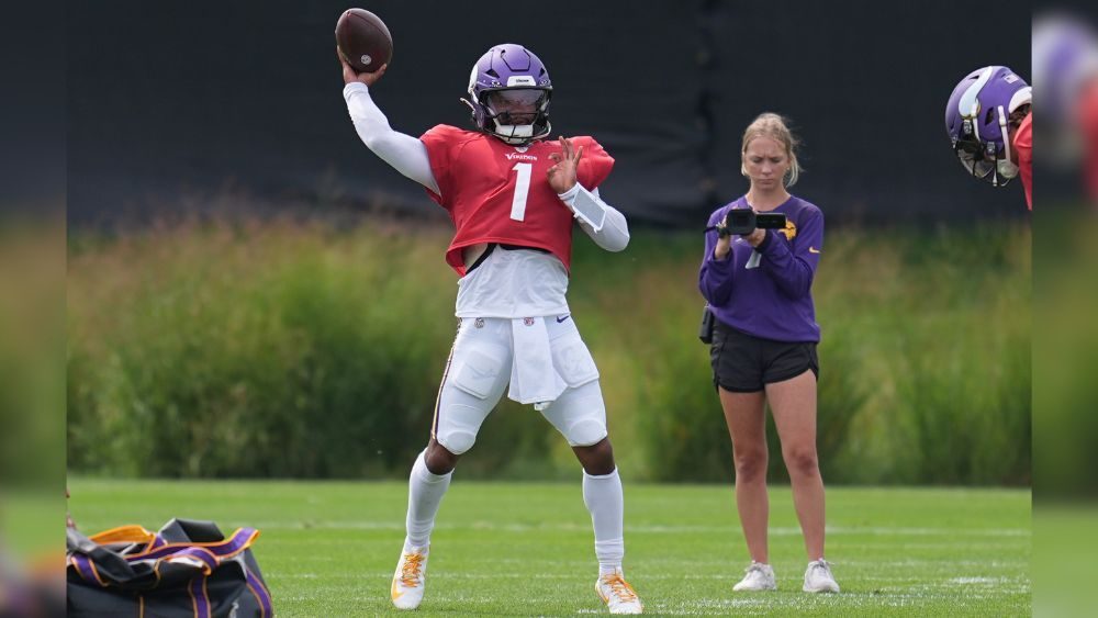 Murray named Vikings starting QB