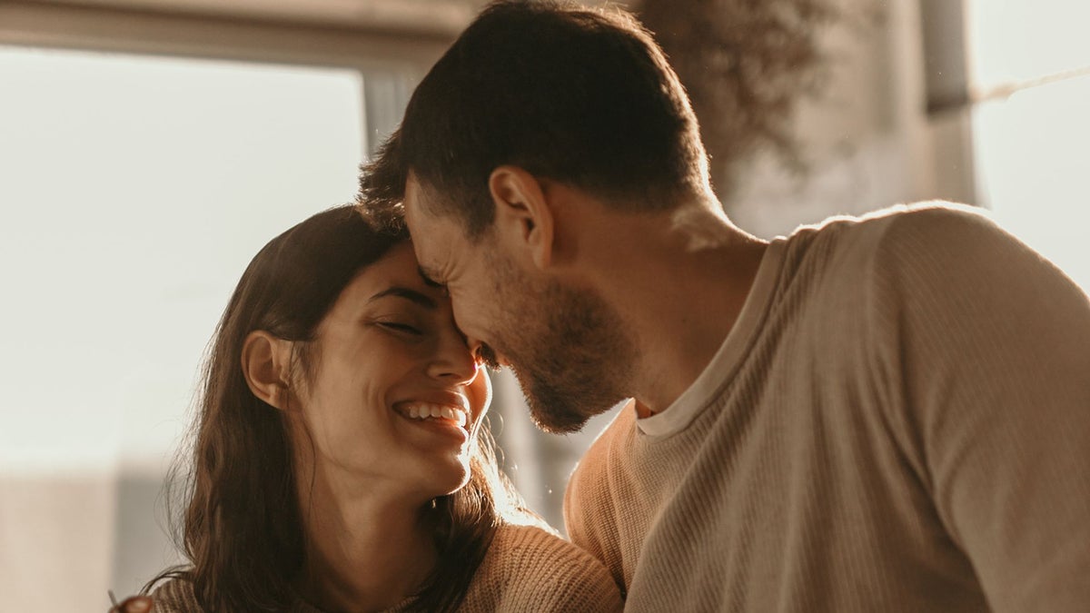 Teresa Ouro, terapeuta de pareja: "En una relación feliz debería haber 5 gestos de apoyo por cada interacción conflictiva"