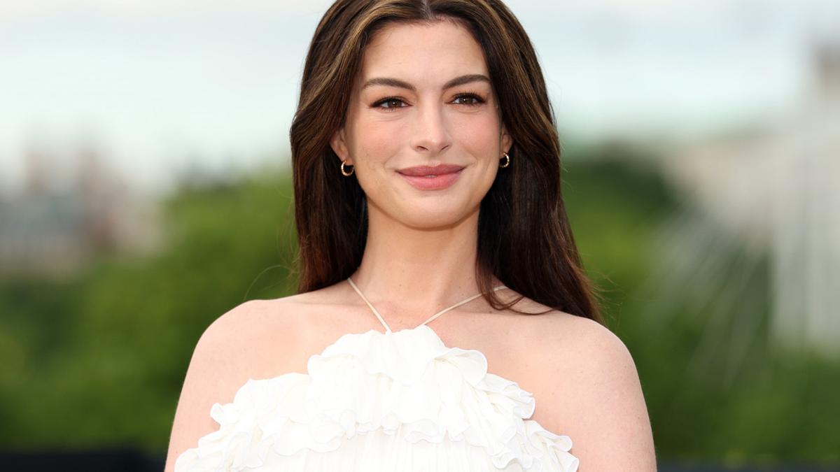 Anne Hathaway keeping baby's gender a secret
