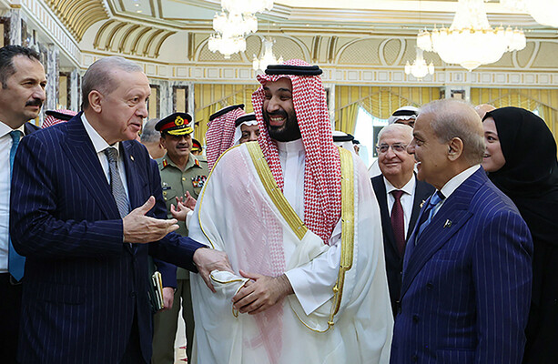 Saudi Arabia, Turkey and Pakistan sign Nato-style 'attack one, attack on all' defence pact