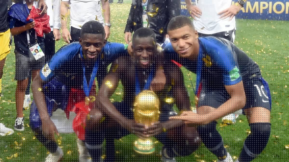 Coupe du monde : vainqueur avec l'équipe de France en 2018, il vend son trophée pour plusieurs dizaines de milliers d'euros