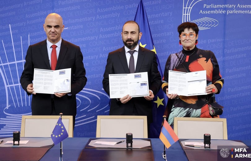 Un timbre-poste spécial émis par HayPost la poste d’Arménie à l’occasion du 25e anniversaire de l’adhésion de l’Arménie au Conseil de l’Europe