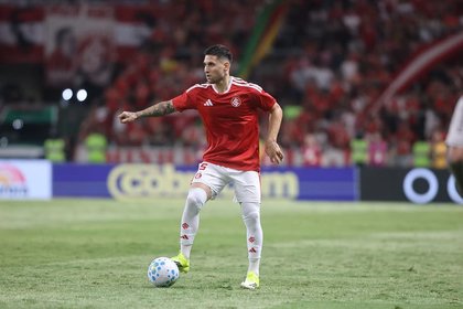 Inter tem dois gols anulados e perde do Athletico-PR na estreia pelo Brasileiro
