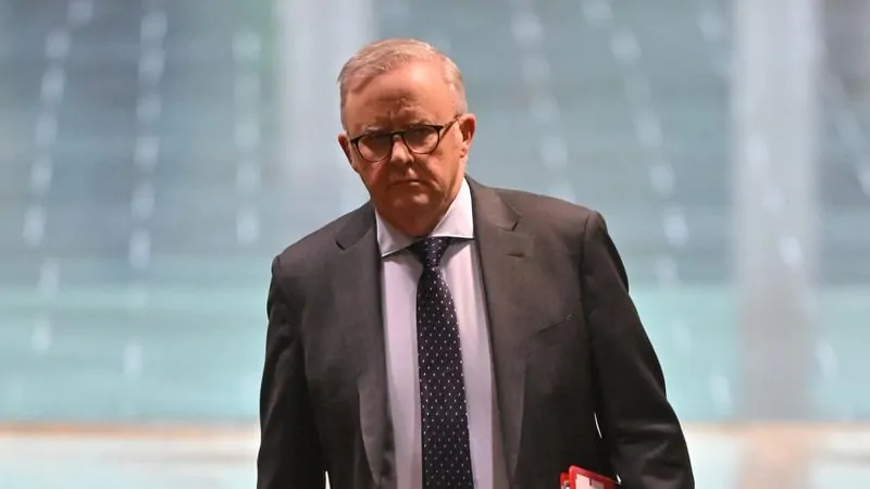 Labor support plunges to Julia Gillard-era low as Pauline Hanson’s One Nation draws level in Newspoll
