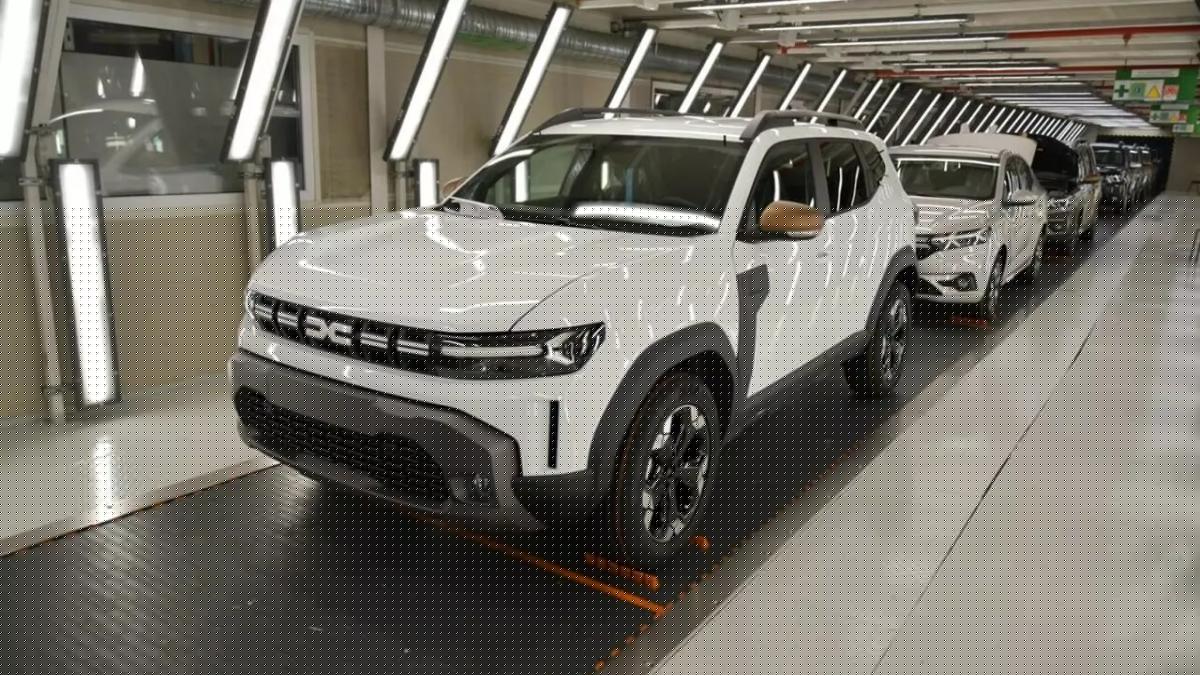 Șeful Renault cere schimbări urgente la Dacia Mioveni, după vizita în România. Fabrica riscă să piardă viitoare modele
